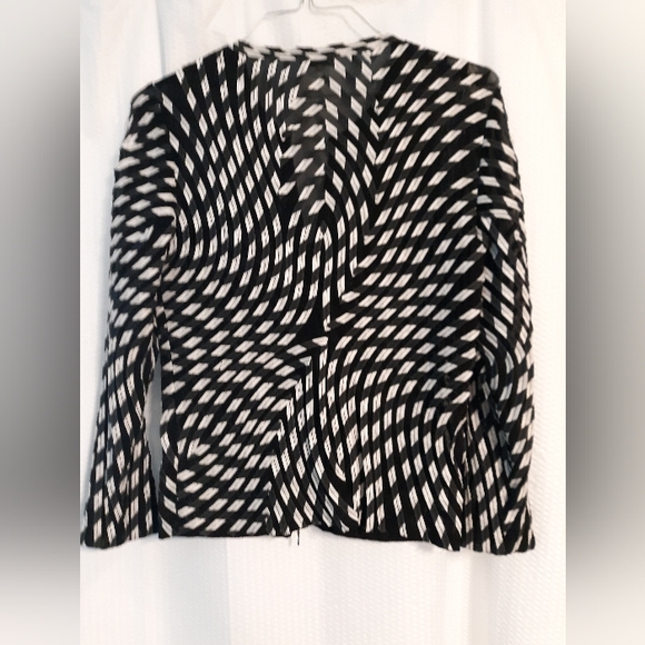 Women's Evening Wear Top. Remember 15% off any Bundle of 3+ - Picture 2 of 3